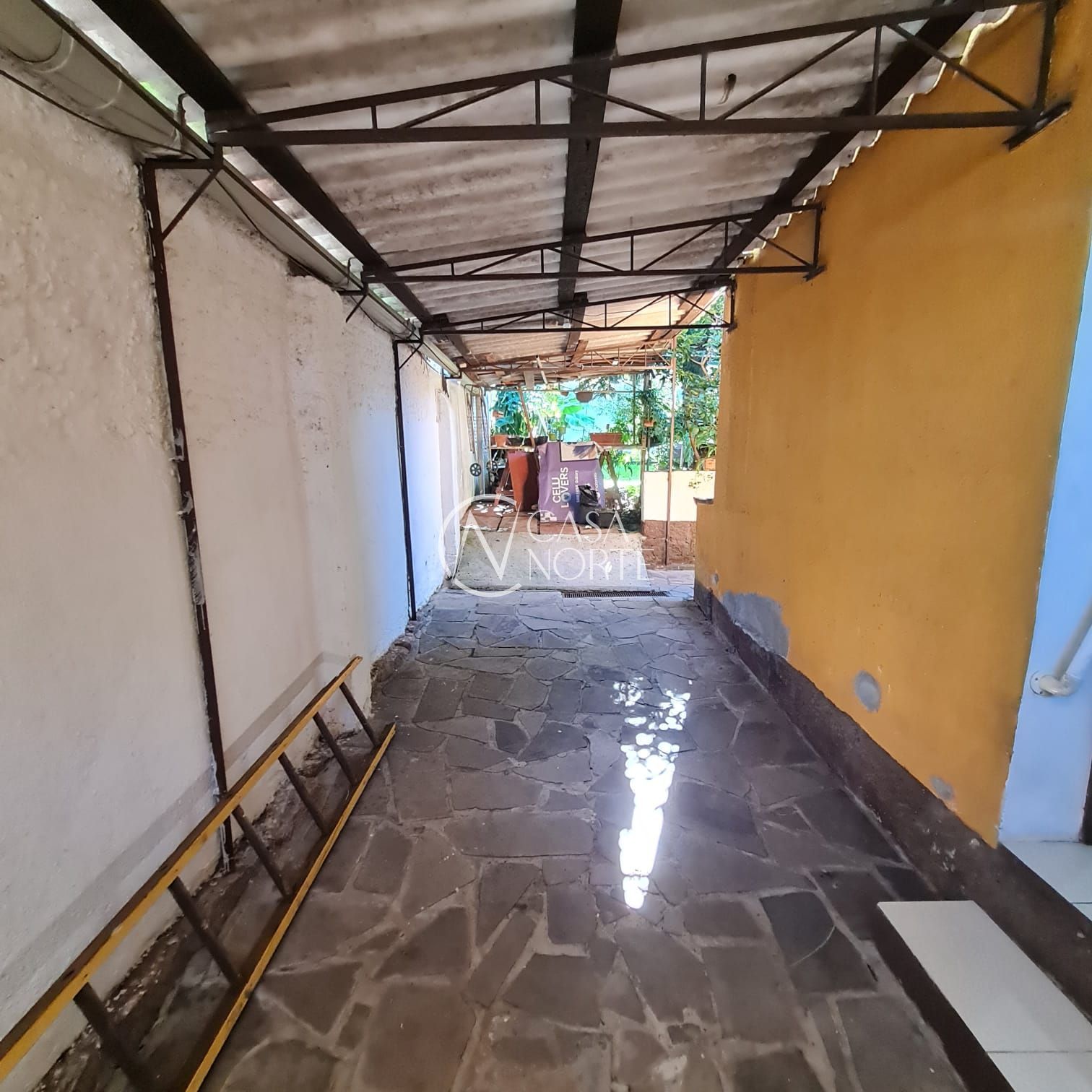 Casa à venda com 3 quartos, 126m², 2 vagas, Rua Paissandu no bairro Partenon em Porto Alegre