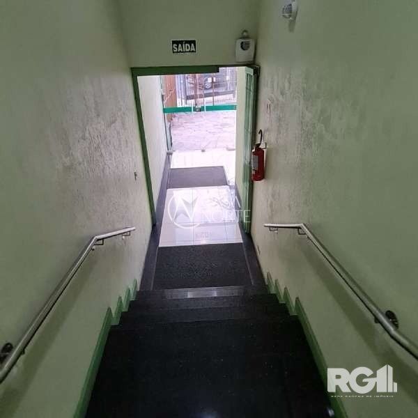 Sala Comercial à venda , 33m², Avenida Cristóvão Colombo no bairro Moinhos de Vento em Porto Alegre