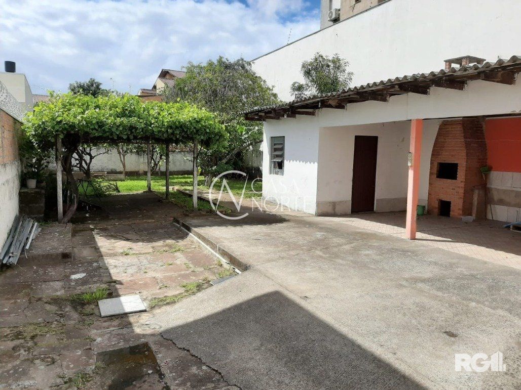 Terreno à venda  com 471m², Rua Veríssimo Rosa - Até 499/500 no bairro Partenon em Porto Alegre