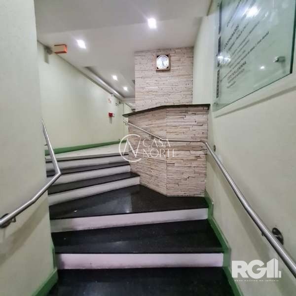 Sala Comercial à venda , 33m², Avenida Cristóvão Colombo no bairro Moinhos de Vento em Porto Alegre