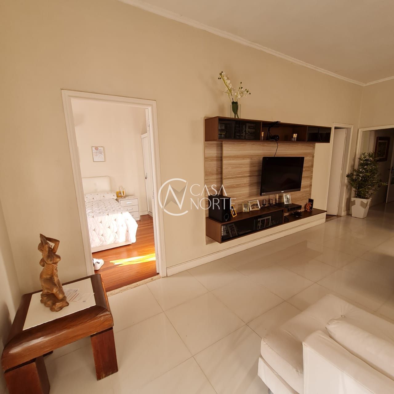 Casa à venda com 6 quartos, 291m², 1 suíte, 2 vagas, Rua Paissandu no bairro Partenon em Porto Alegre