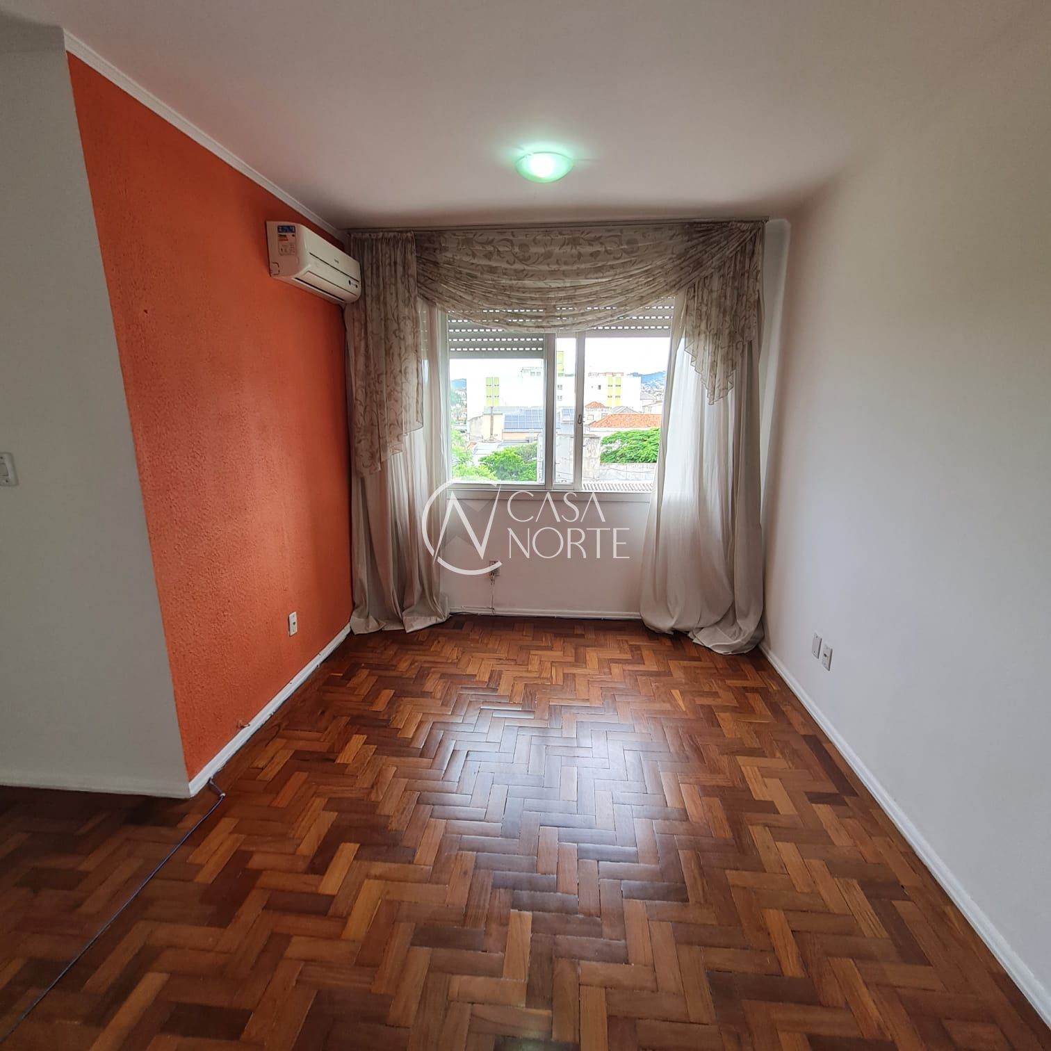 Apartamento à venda com 2 quartos, 73m², 2 vagas, Avenida Bento Gonçalves no bairro Partenon em Porto Alegre