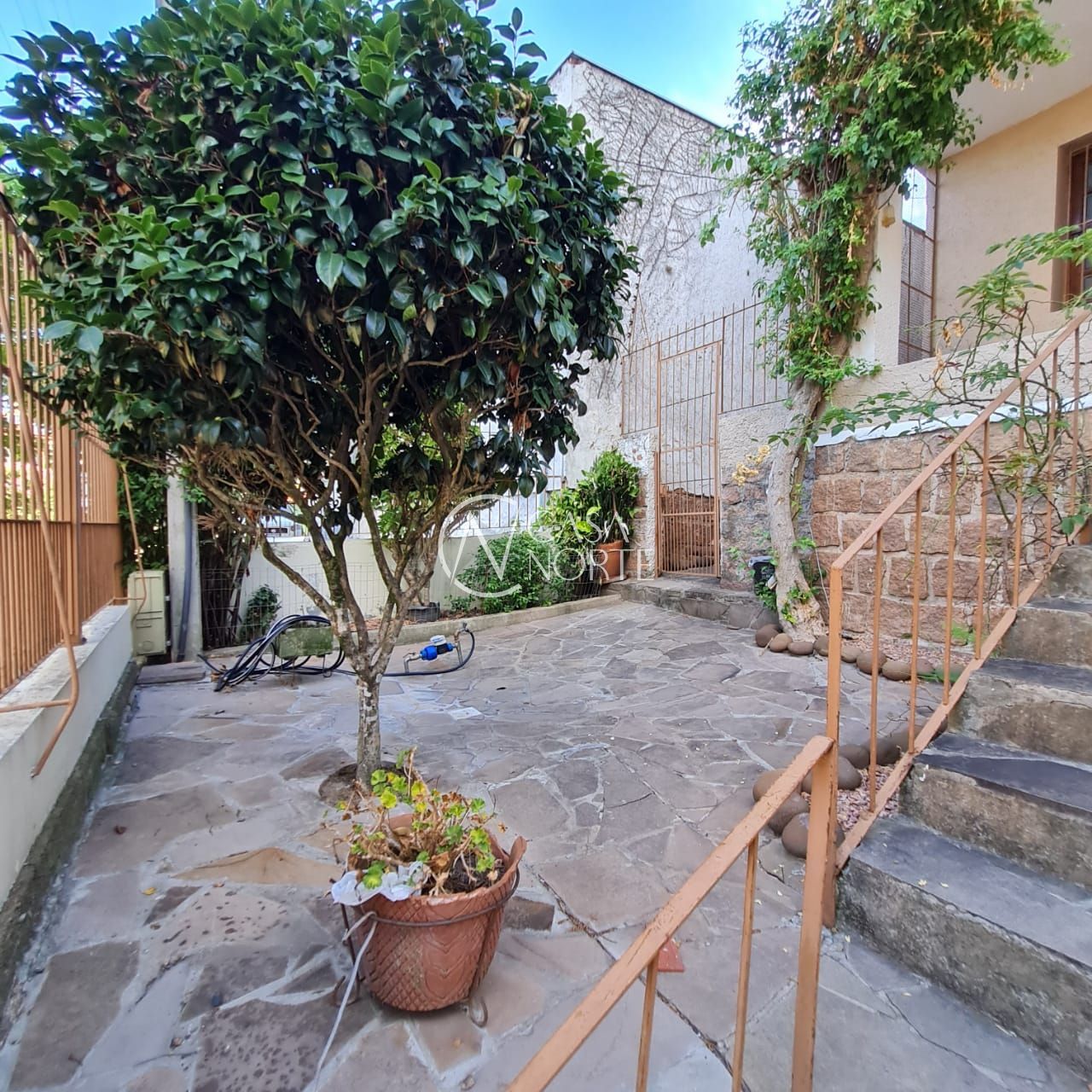 Casa à venda com 4 quartos, 324m², 2 suítes, 2 vagas, Rua Cezimbra Jaques no bairro Medianeira em Porto Alegre