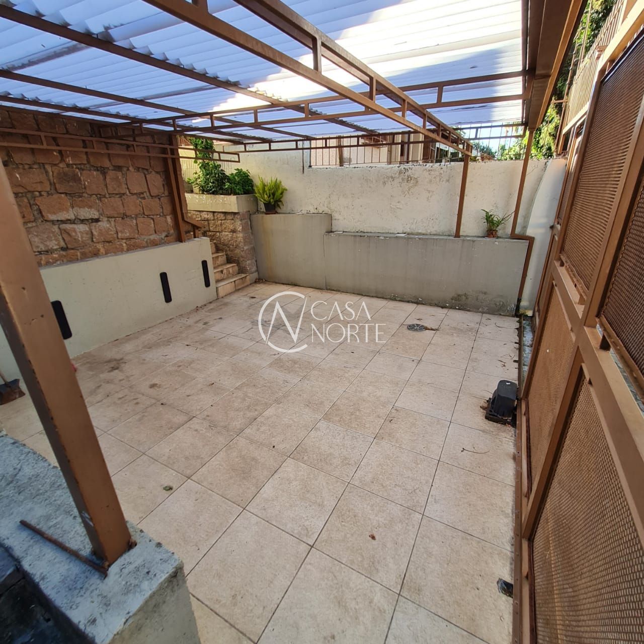 Casa à venda com 4 quartos, 324m², 2 suítes, 2 vagas, Rua Cezimbra Jaques no bairro Medianeira em Porto Alegre