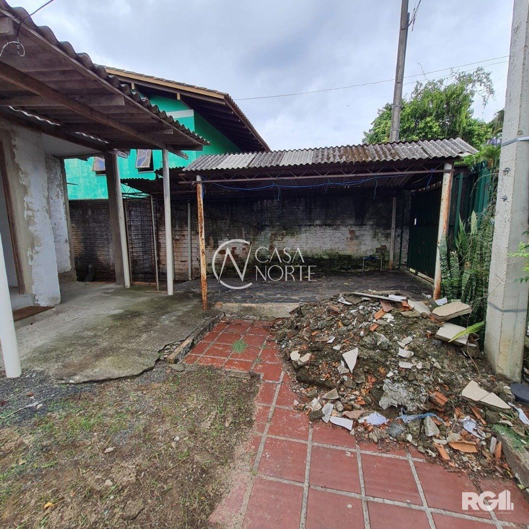 Casa à venda com 3 quartos, 105m², 1 vaga, Avenida Luiz Moschetti no bairro Vila João Pessoa em Porto Alegre