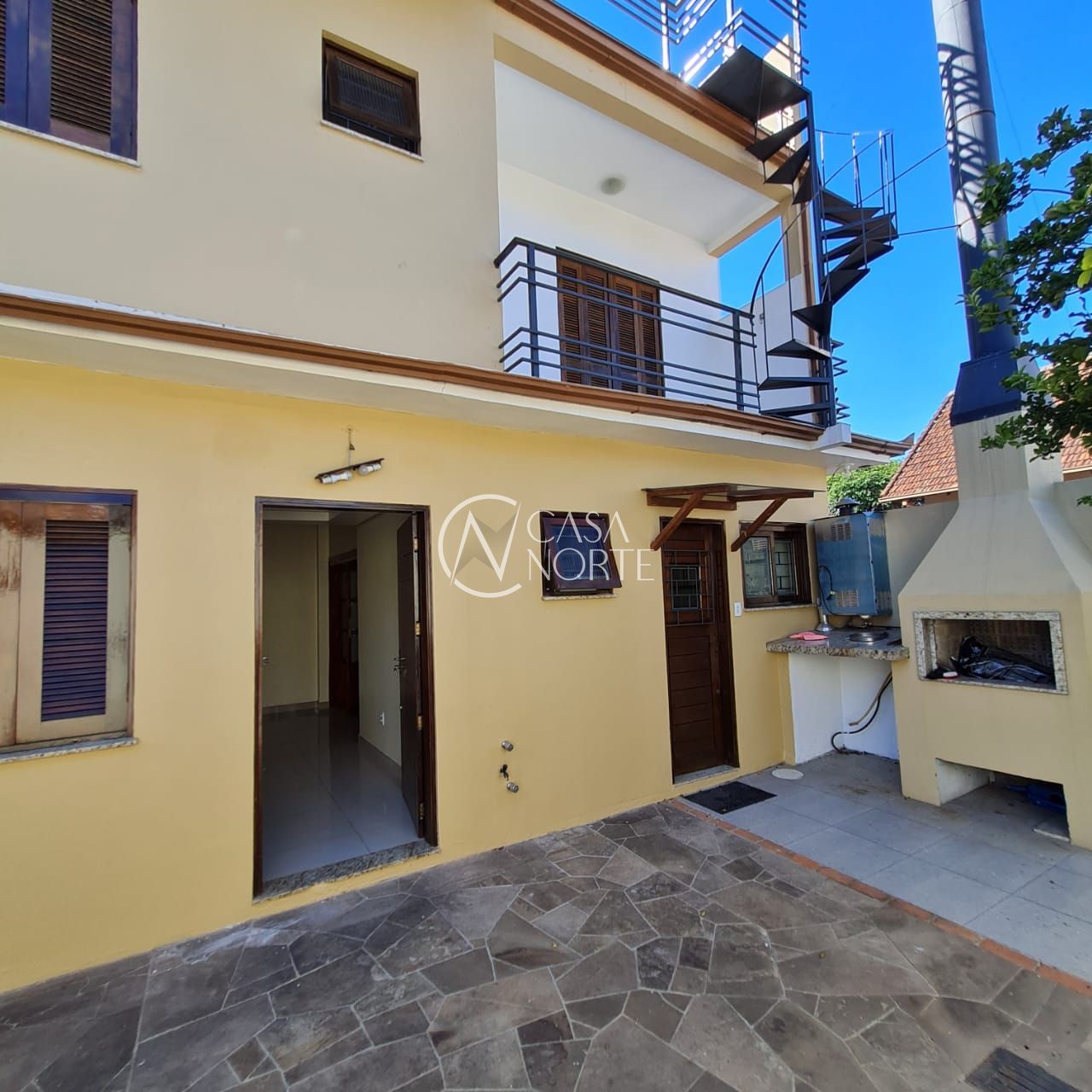 Sobrado à venda com 2 quartos, 173m², 1 suíte, 2 vagas, Rua Lindolfo Color no bairro Medianeira em Porto Alegre