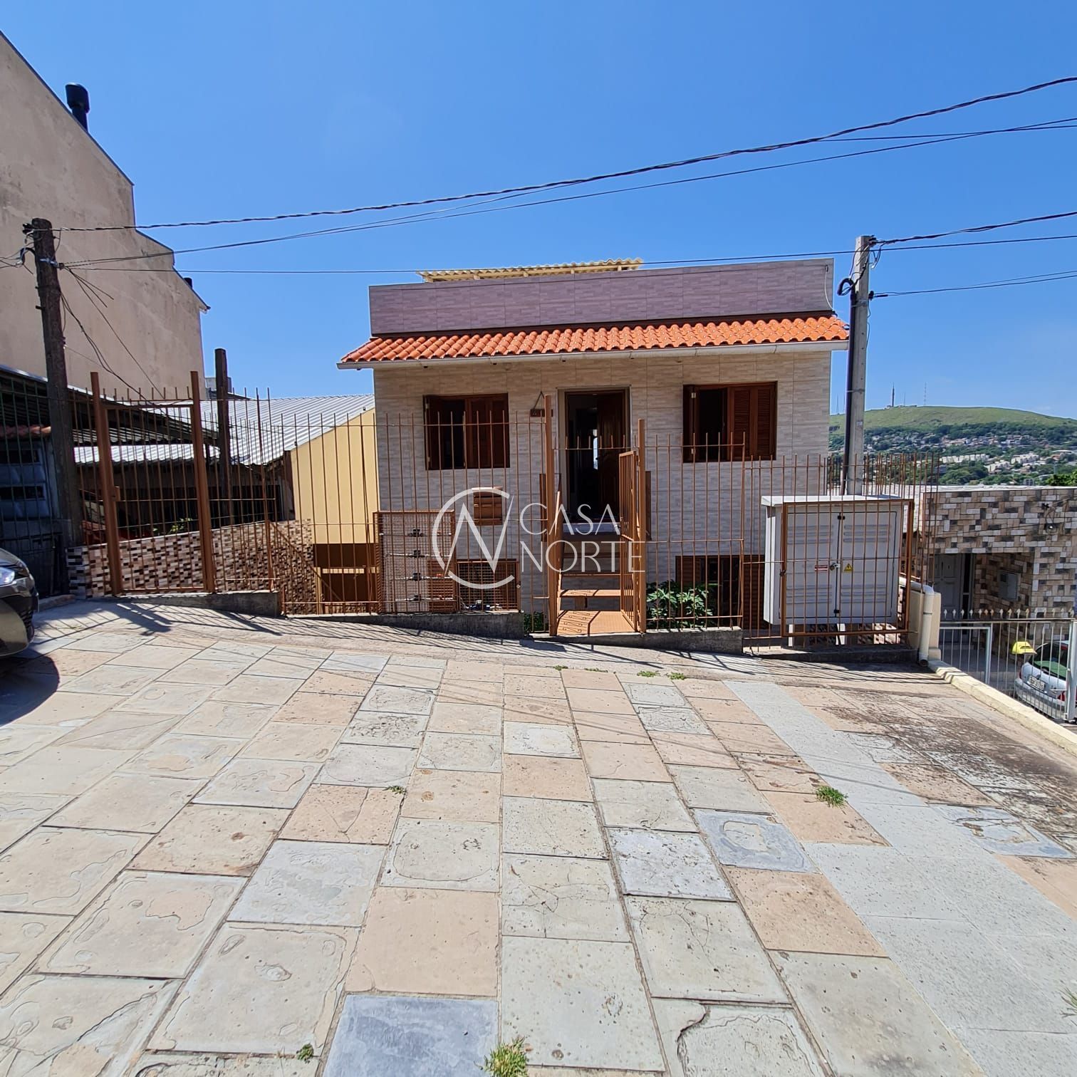 Casa à venda com 2 quartos, 54m², Rua Martim Minaberry no bairro Partenon em Porto Alegre