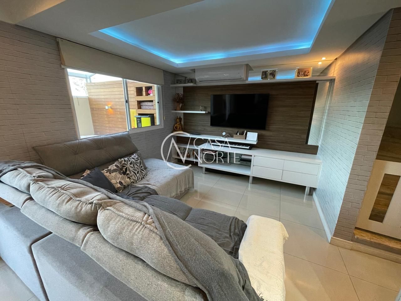 Casa de Condomínio à venda com 3 quartos, 157m², 2 suítes, 2 vagas, Avenida Willy Eugênio Fleck no bairro Sarandi em Porto Alegre