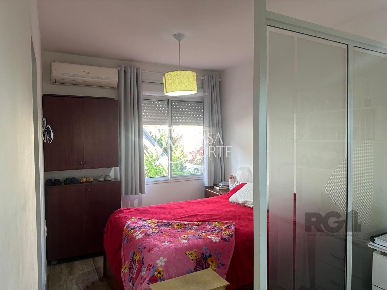 Casa de Condomínio à venda com 3 quartos, 157m², 1 suíte, 2 vagas, Avenida Willy Eugênio Fleck no bairro Sarandi em Porto Alegre