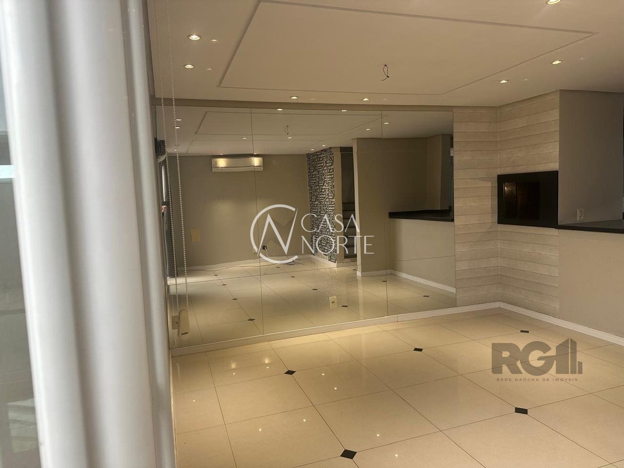 Casa de Condomínio à venda com 3 quartos, 144m², 1 suíte, 2 vagas, Avenida Willy Eugenio Fleck no bairro Sarandi em Porto Alegre