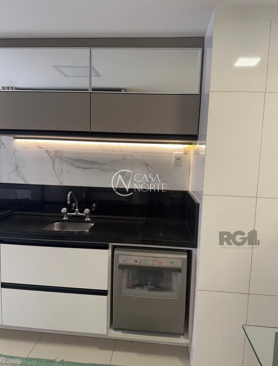 Casa de Condomínio à venda com 3 quartos, 157m², 1 suíte, 2 vagas, Avenida Willy Eugênio Fleck no bairro Sarandi em Porto Alegre