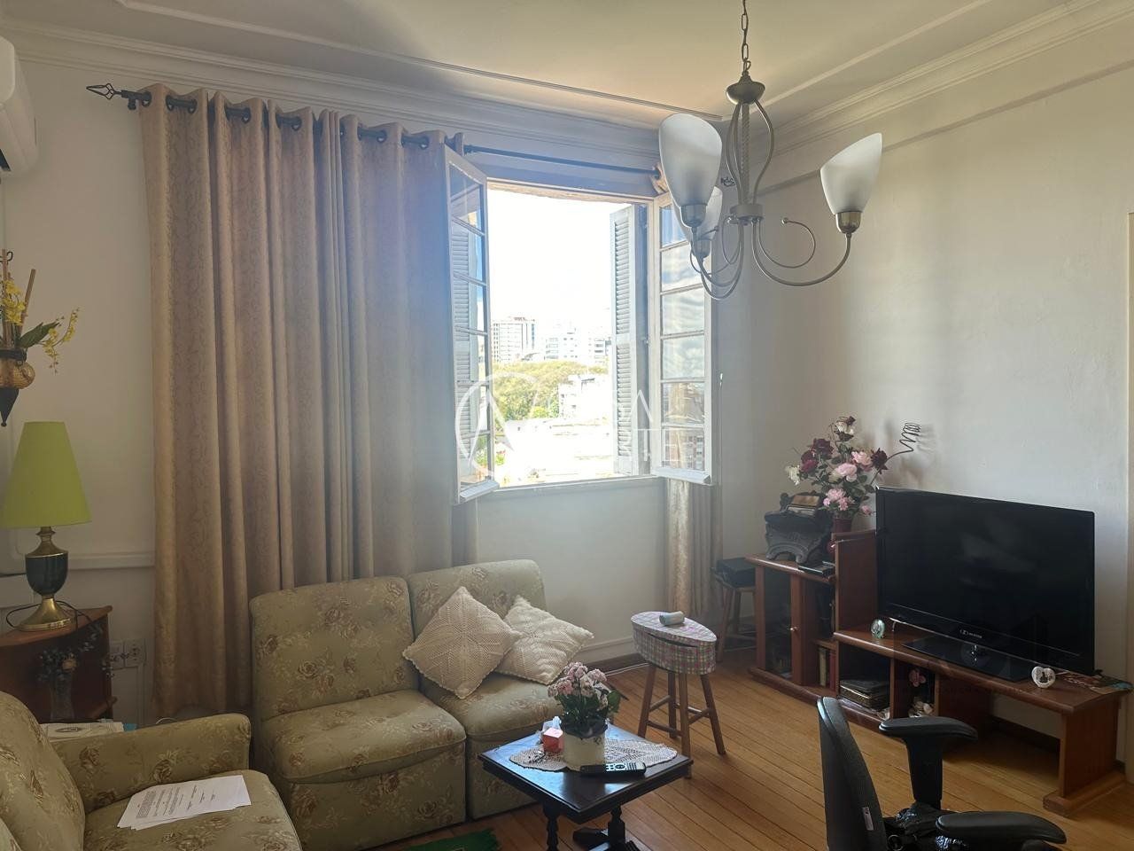 Apartamento à venda com 2 quartos, 65m², Avenida Cristóvão Colombo no bairro Floresta em Porto Alegre