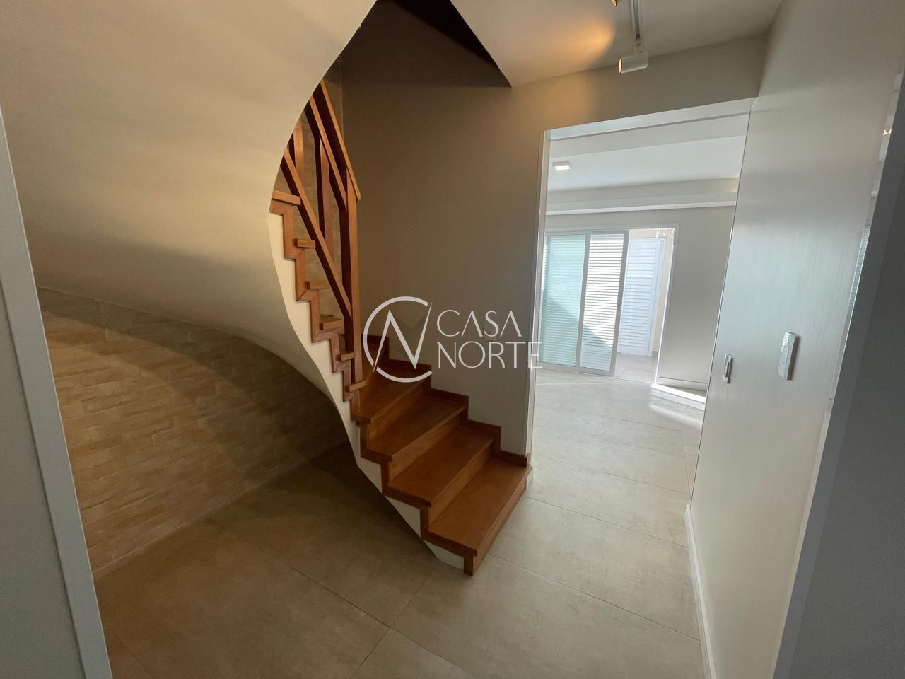 Casa de Condomínio à venda com 3 quartos, 144m², 1 suíte, 2 vagas, Avenida Willy Eugênio Fleck no bairro Sarandi em Porto Alegre