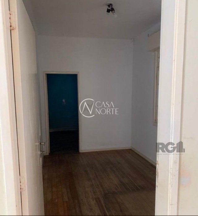 Casa à venda com 3 quartos, 9m², 6 vagas, Rua Alvares Machado no bairro Petrópolis em Porto Alegre