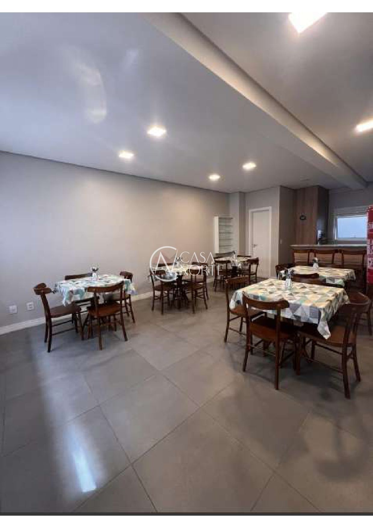 Apartamento à venda com 2 quartos, 53m², 1 suíte, 1 vaga, Avenida Cristóvão Colombo no bairro Independência em Porto Alegre