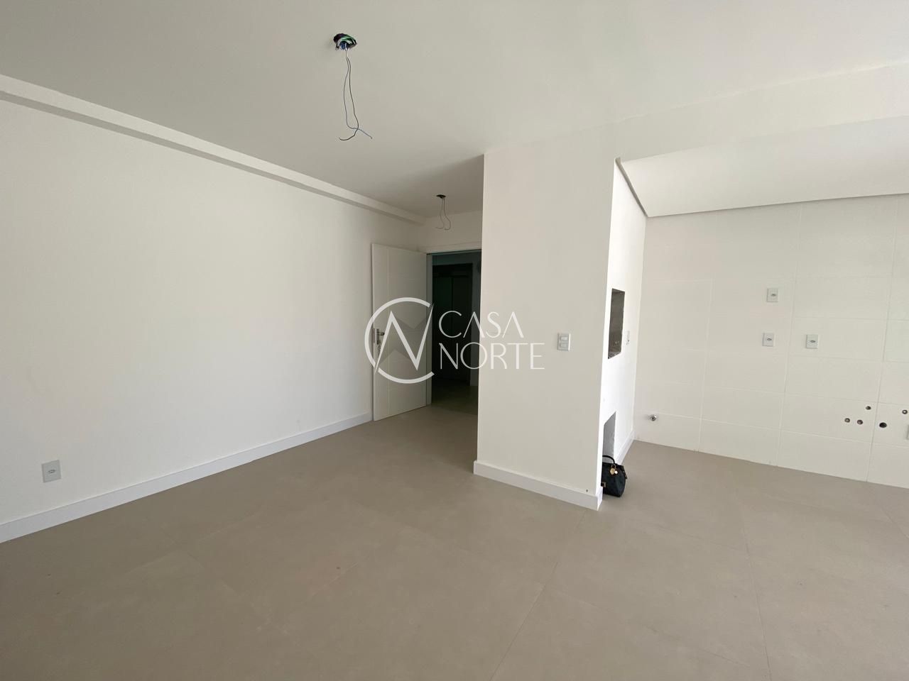 Apartamento Garden à venda com 3 quartos, 194m², 1 suíte, 2 vagas, Rua Roque Calage no bairro Passo da Areia em Porto Alegre