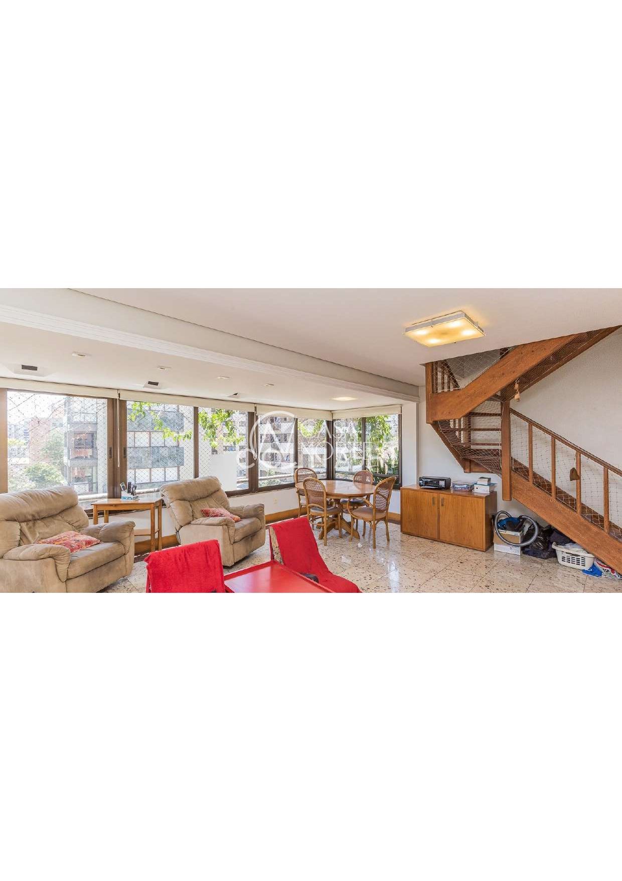 Cobertura à venda com 4 quartos, 241m², 1 suíte, 2 vagas, Rua Cônego Viana no bairro Rio Branco em Porto Alegre