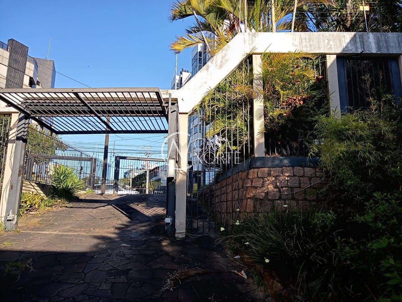 Casa à venda com 4 quartos, 593m², 10 vagas, Rua Corrêa Lima no bairro Menino Deus em Porto Alegre