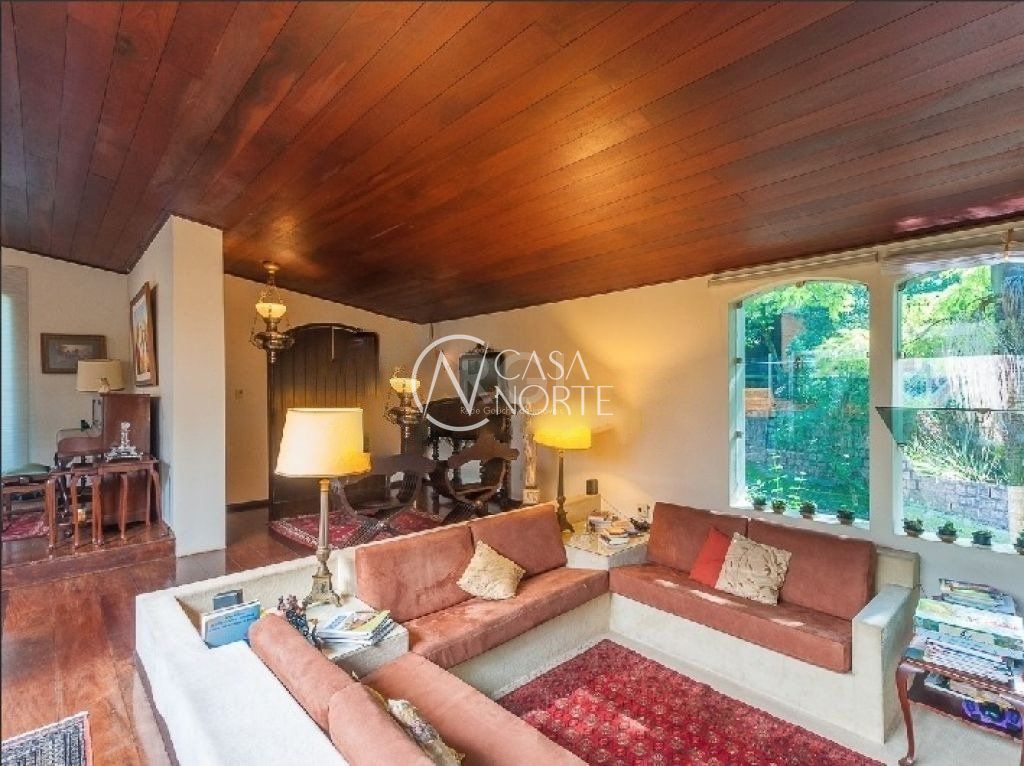 Casa à venda com 5 quartos, 440m², 2 suítes, 4 vagas, Rua Coroados no bairro Vila Assunção em Porto Alegre