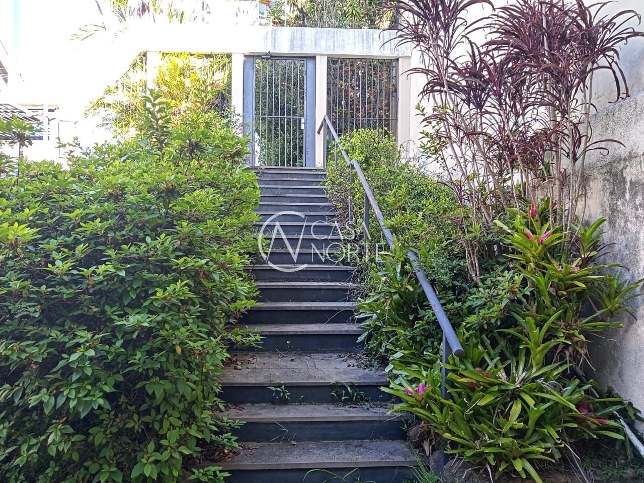 Casa à venda com 4 quartos, 593m², 10 vagas, Rua Corrêa Lima no bairro Menino Deus em Porto Alegre