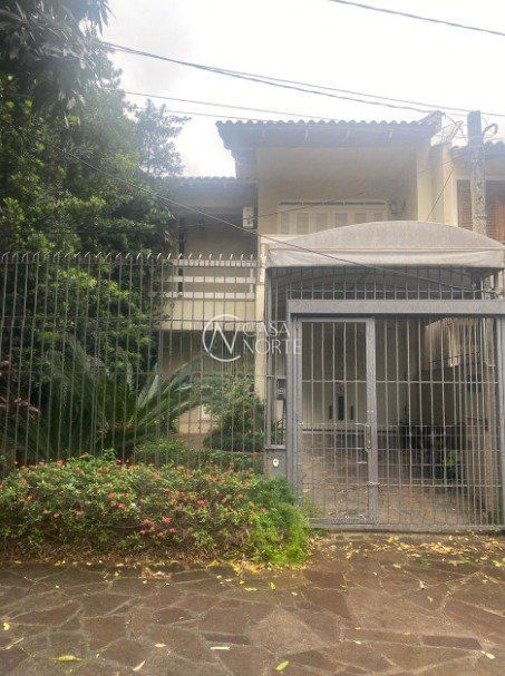 Casa à venda com 3 quartos, 198m², 1 suíte, 2 vagas, Rua Miguel Tostes no bairro Rio Branco em Porto Alegre