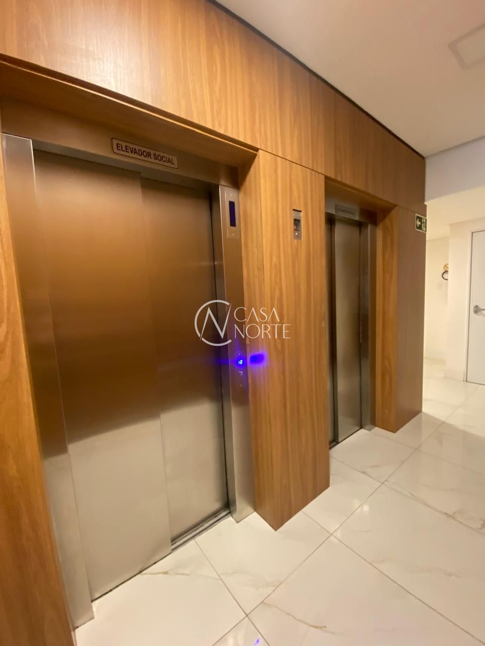 Apartamento Garden à venda com 3 quartos, 194m², 1 suíte, 2 vagas, Rua Roque Calage no bairro Passo da Areia em Porto Alegre