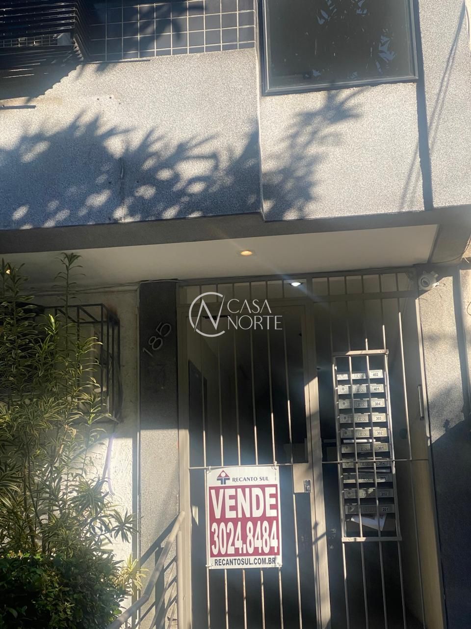 Sala Comercial à venda com 1 quarto, 30m², Avenida Coronel Lucas de Oliveira no bairro Bela Vista em Porto Alegre
