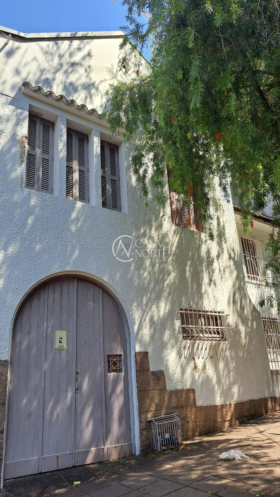 Casa à venda com 6 quartos, 190m², 1 vaga, Rua Doutor Florêncio Ygartua no bairro Moinhos de Vento em Porto Alegre