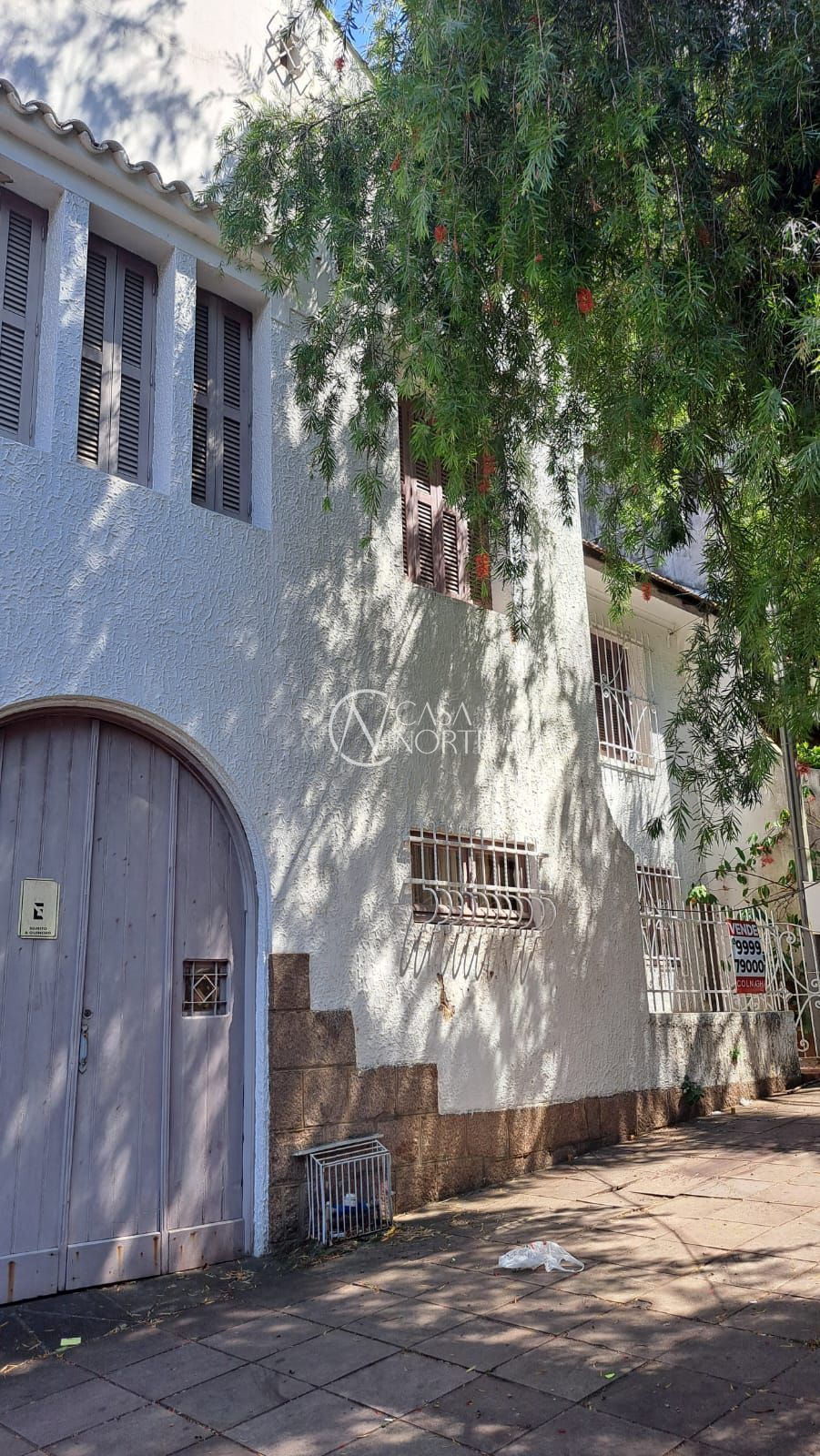 Casa à venda com 6 quartos, 190m², 1 vaga, Rua Doutor Florêncio Ygartua no bairro Moinhos de Vento em Porto Alegre