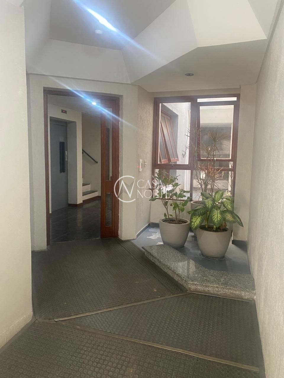 Sala Comercial à venda com 1 quarto, 30m², Avenida Coronel Lucas de Oliveira no bairro Bela Vista em Porto Alegre