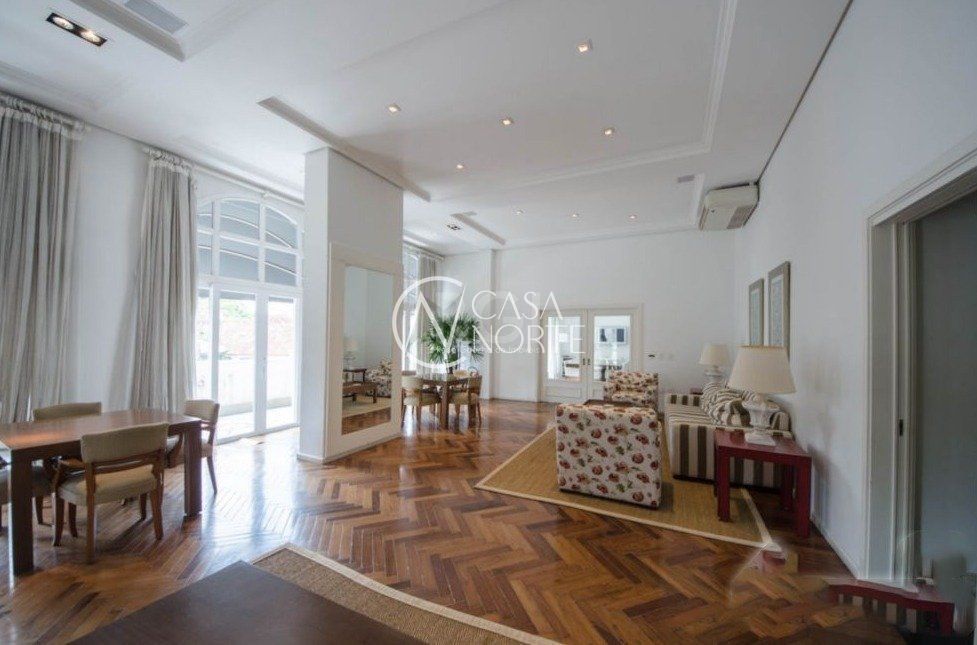 Apartamento à venda com 3 quartos, 272m², 3 suítes, 5 vagas, Rua Santo Inácio no bairro Moinhos de Vento em Porto Alegre