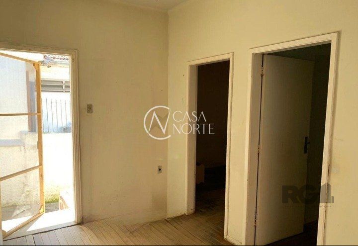 Casa à venda com 3 quartos, 9m², 6 vagas, Rua Alvares Machado no bairro Petrópolis em Porto Alegre