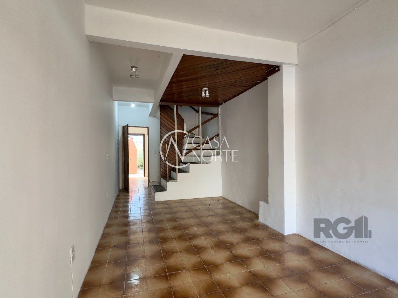 Casa à venda com 4 quartos, 190m², 1 vaga, Rua General Cipriano Ferreira no bairro Centro Histórico em Porto Alegre