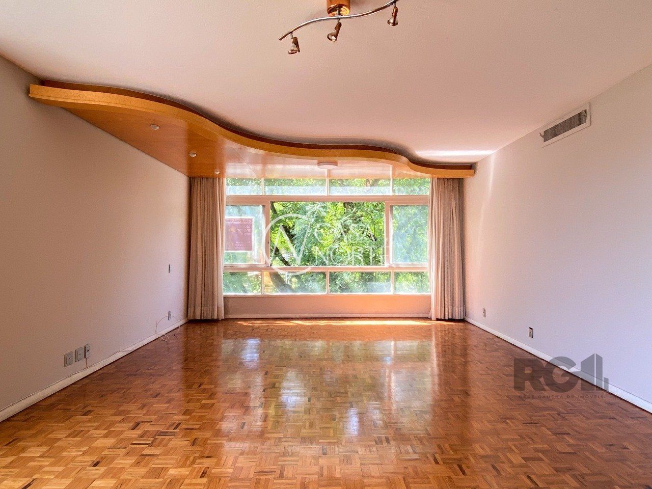 Apartamento à venda com 3 quartos, 194m², 1 suíte, 1 vaga, Rua Santo Inácio no bairro Moinhos de Vento em Porto Alegre