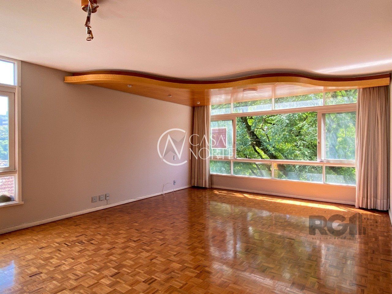 Apartamento à venda com 3 quartos, 194m², 1 suíte, 1 vaga, Rua Santo Inácio no bairro Moinhos de Vento em Porto Alegre