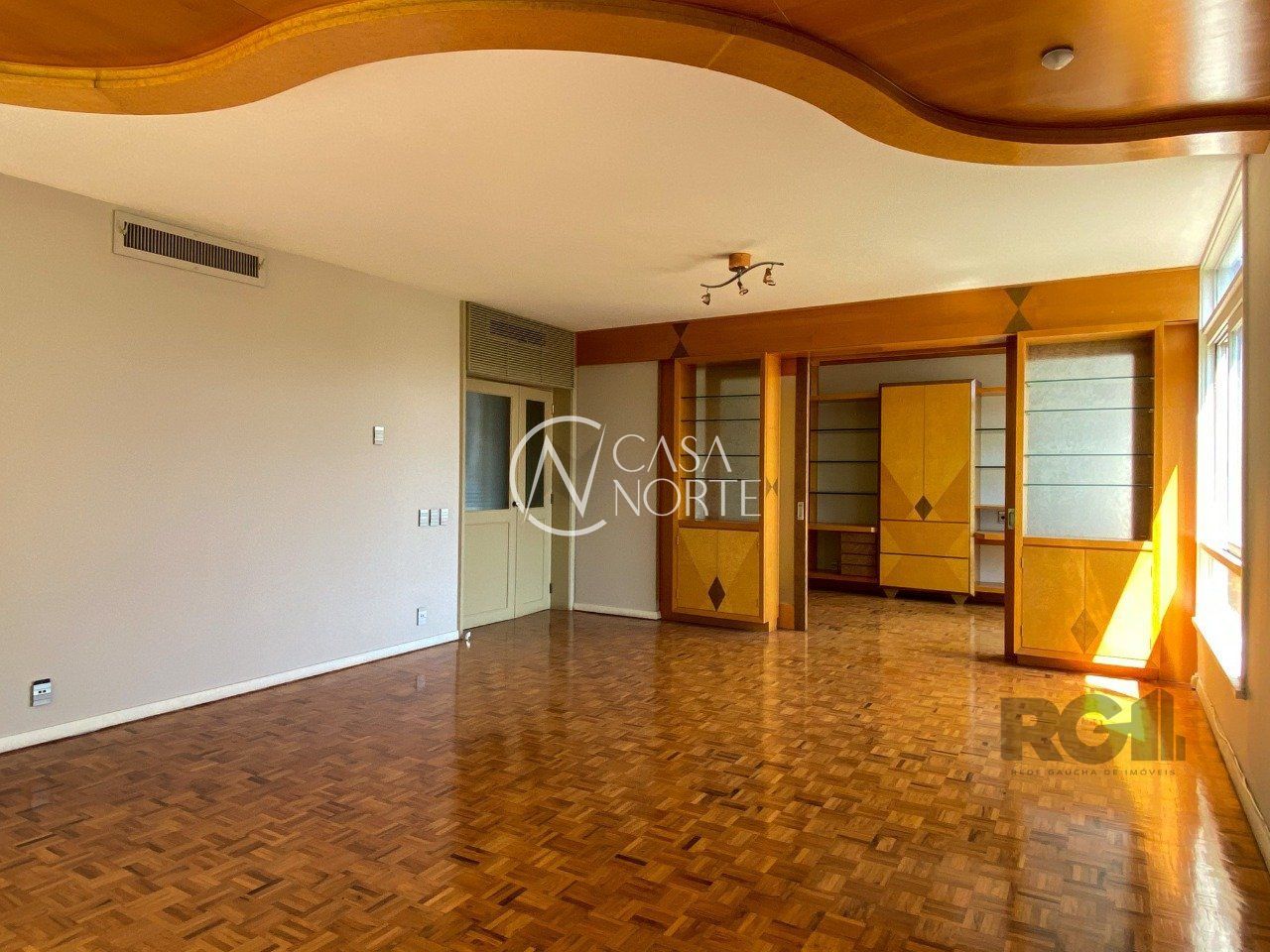 Apartamento à venda com 3 quartos, 194m², 1 suíte, 1 vaga, Rua Santo Inácio no bairro Moinhos de Vento em Porto Alegre