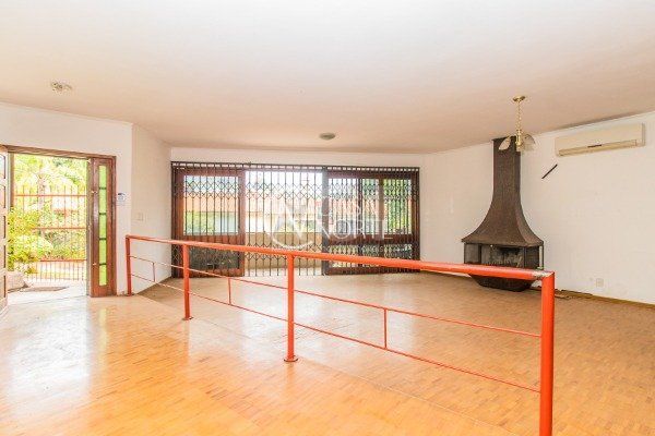 Casa à venda com 3 quartos, 408m², 3 suítes, 4 vagas, Rua Matias José Bins no bairro Chácara das Pedras em Porto Alegre