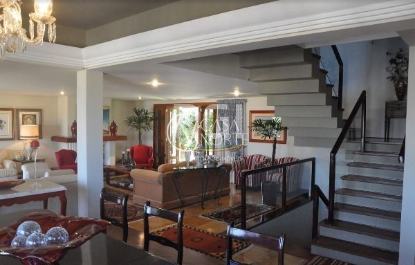 Casa à venda com 5 quartos, 408m², 2 suítes, 3 vagas, Rua Dona Lida Monteiro no bairro Teresópolis em Porto Alegre