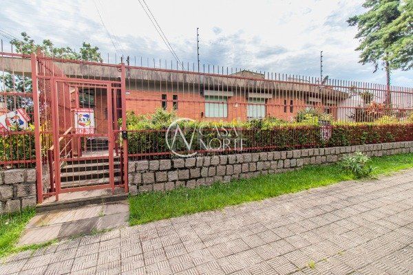 Casa à venda com 3 quartos, 408m², 3 suítes, 4 vagas, Rua Matias José Bins no bairro Chácara das Pedras em Porto Alegre