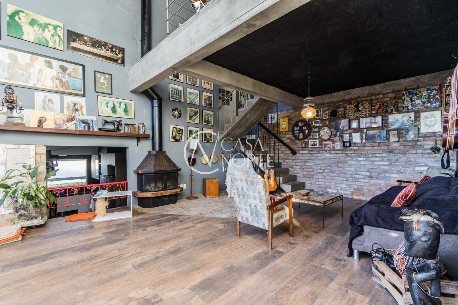 Casa à venda com 3 quartos, 312m², 1 suíte, 3 vagas, Rua Amapá no bairro Vila Nova em Porto Alegre