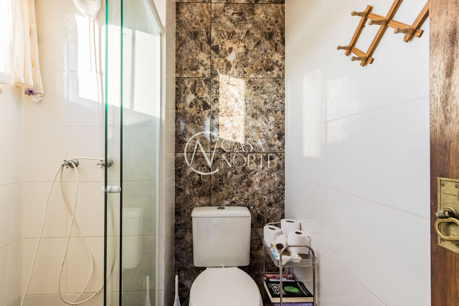 Casa à venda com 3 quartos, 312m², 1 suíte, 3 vagas, Rua Amapá no bairro Vila Nova em Porto Alegre