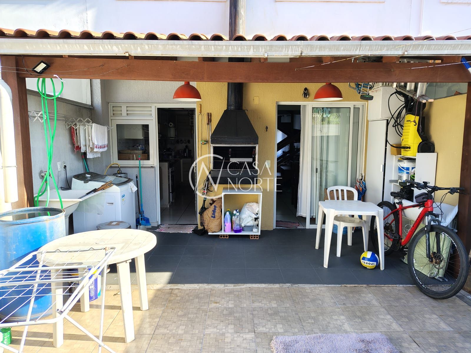 Casa de Condomínio à venda com 3 quartos, 84m², 1 suíte, 2 vagas, Avenida Edgar Pires de Castro no bairro Hípica em Porto Alegre