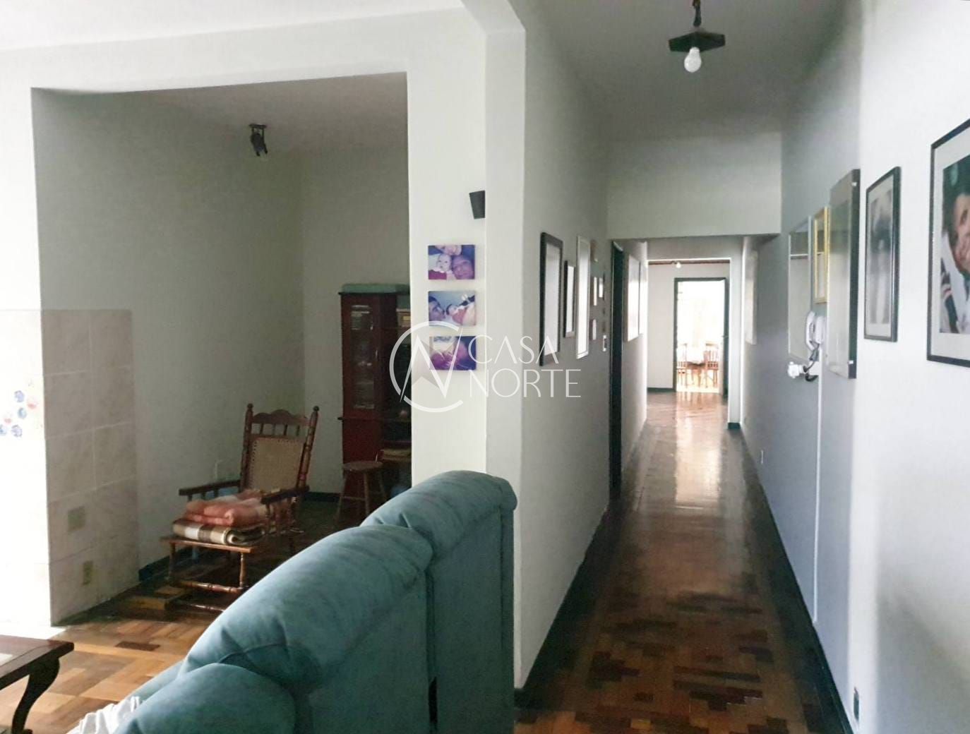 Casa à venda com 3 quartos, 245m², 1 suíte, 1 vaga, Rua Lobo da Costa no bairro Azenha em Porto Alegre