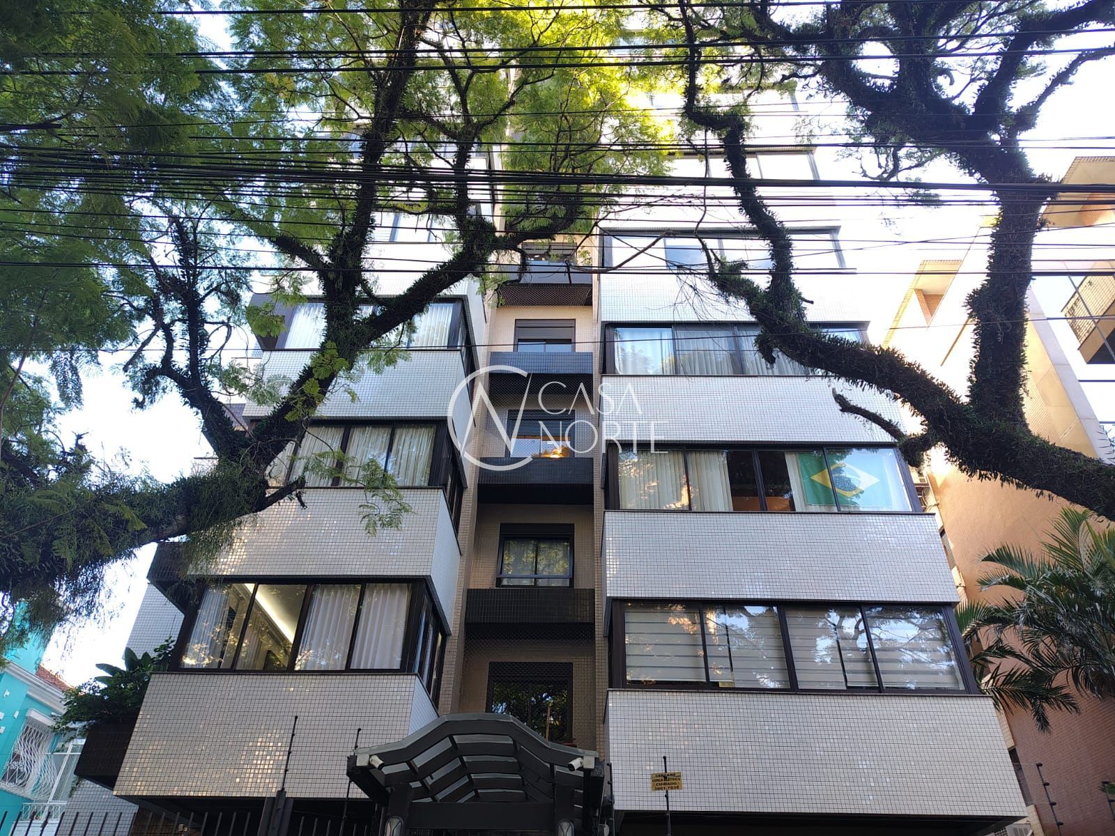 Apartamento à venda com 3 quartos, 136m², 1 suíte, 2 vagas, Rua Professor Langendonck no bairro Petrópolis em Porto Alegre