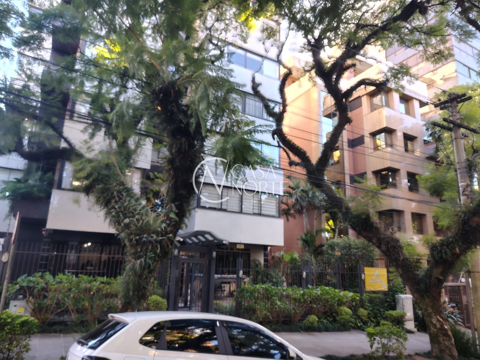 Apartamento à venda com 3 quartos, 136m², 1 suíte, 2 vagas, Rua Professor Langendonck no bairro Petrópolis em Porto Alegre