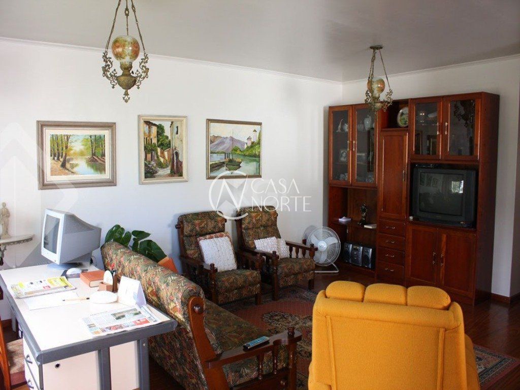 Casa à venda com 5 quartos, 246m², 1 suíte, 4 vagas, Avenida Mauricio Seligman no bairro Rubem Berta em Porto Alegre