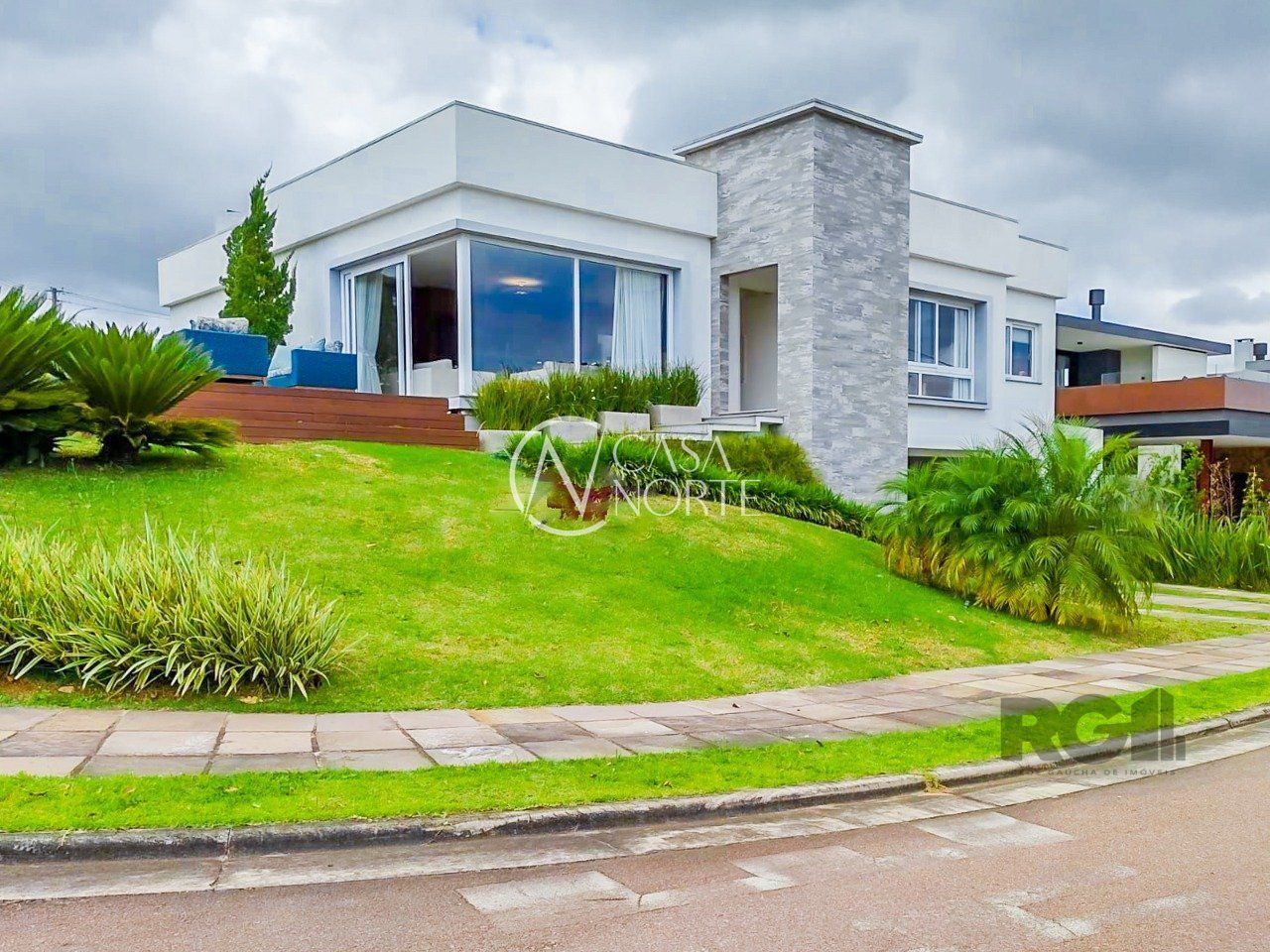 Casa de Condomínio à venda com 3 quartos, 260m², 3 suítes, 2 vagas, Estrada das Três Meninas no bairro Alphaville em Porto Alegre