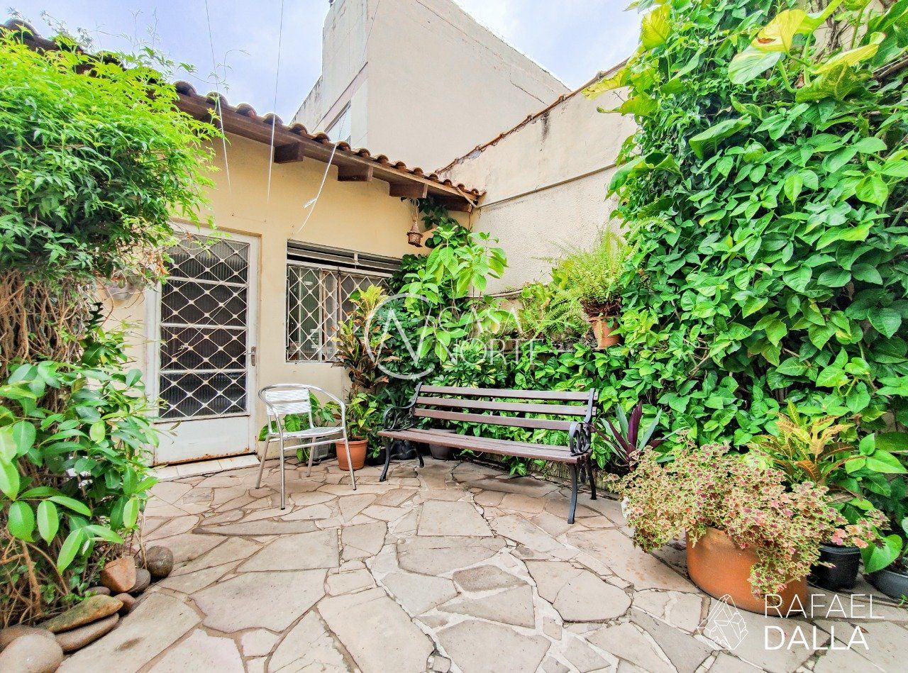 Casa à venda com 3 quartos, 372m², 3 suítes, 2 vagas, Rua São Francisco no bairro Santana em Porto Alegre