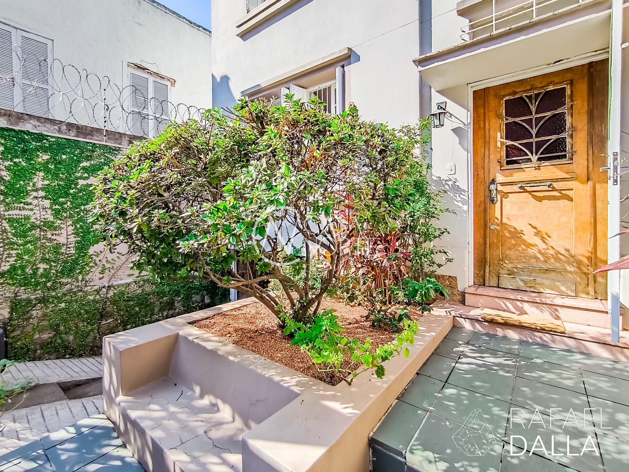 Casa à venda com 4 quartos, 210m², 1 suíte, 3 vagas, Rua Lopo Gonçalves no bairro Cidade Baixa em Porto Alegre