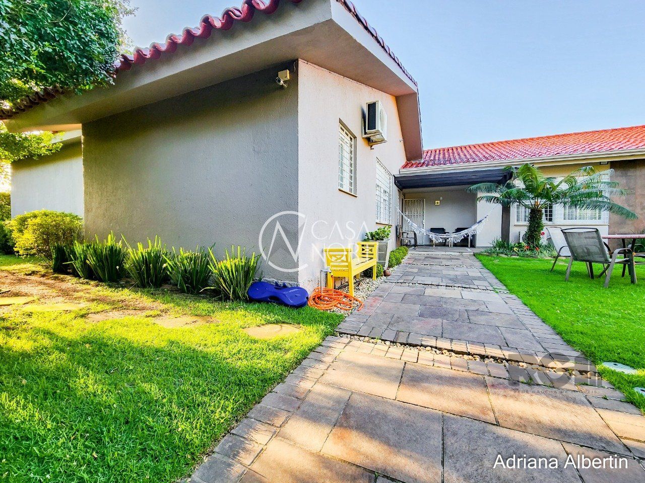 Casa à venda com 5 quartos, 551m², 3 suítes, 3 vagas, Rua Vicente Failace no bairro Tristeza em Porto Alegre